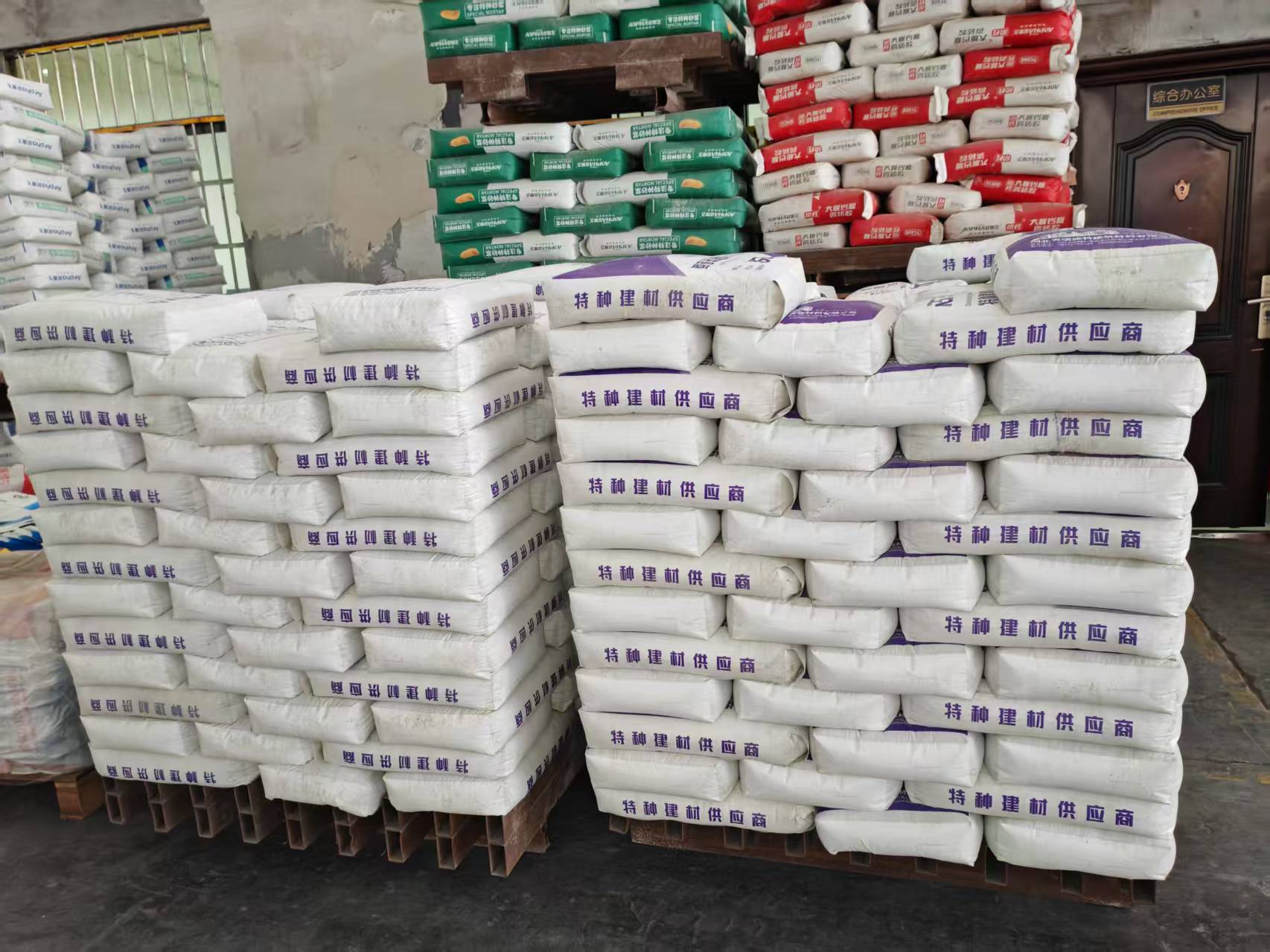 新巴尔虎右拱顶带模注浆料